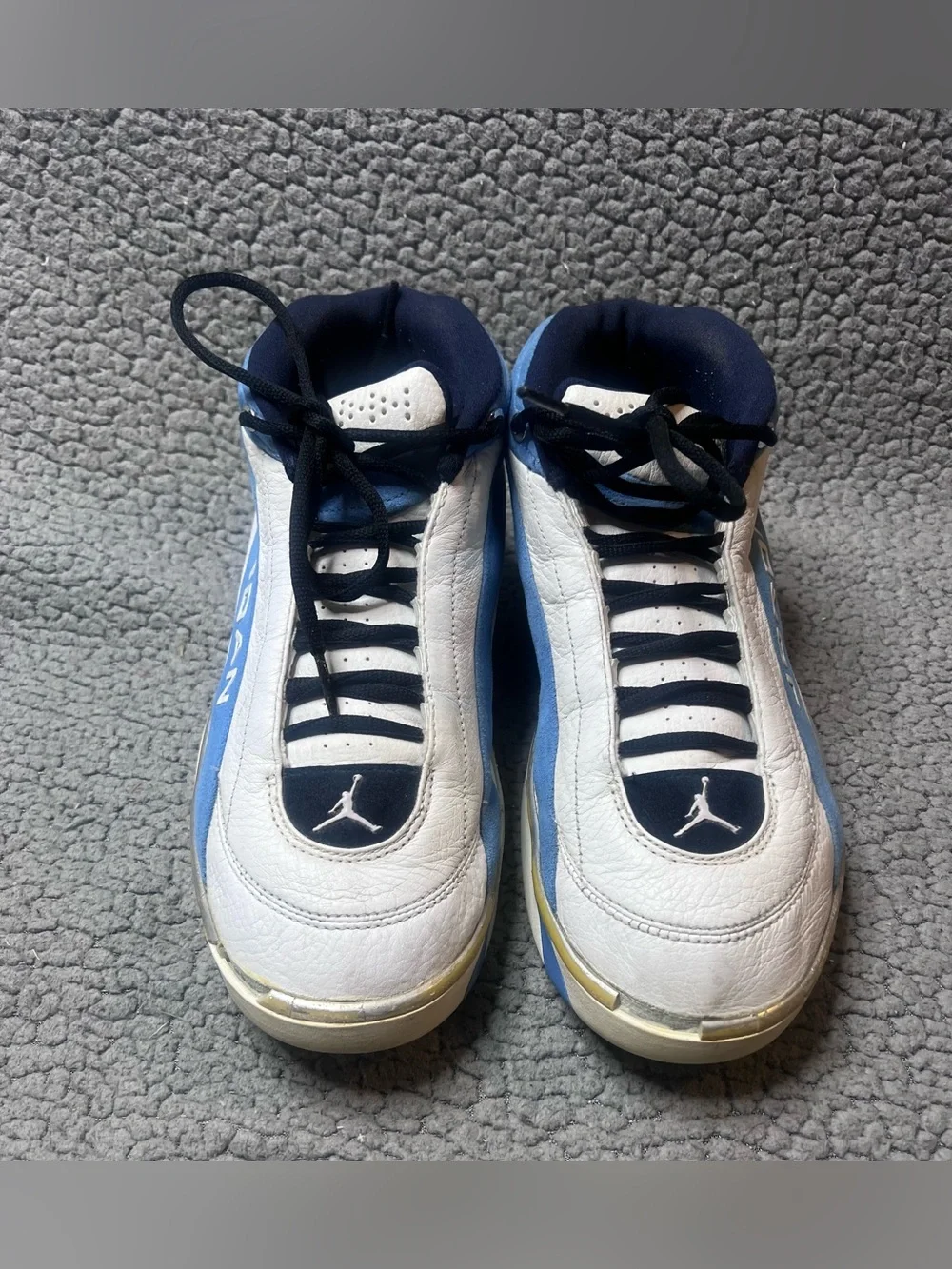Vintage Jordan Team Showcase UNC Athletic Shoes Men’s Size 10.5 White & Blue